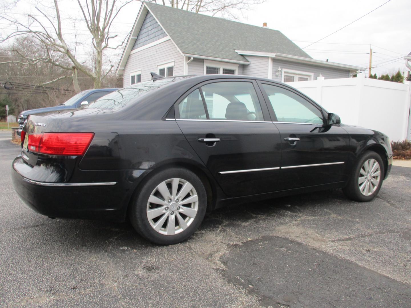 2010 BLACK Hyundai Sonata (5NPEU4AC7AH) , AUTOMATIC transmission, located at 540a Delsea Drive, Sewell, NJ, 08080, (856) 589-6888, 39.752560, -75.111206 - Photo#7